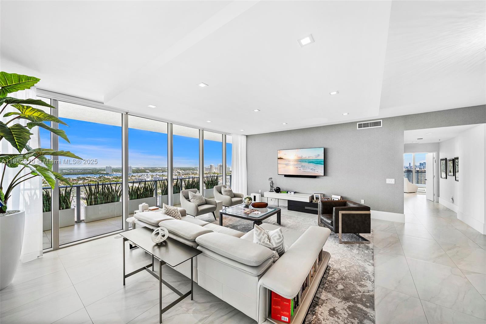 See details 5-PH01 4 / 5 3895 sq. ft. $ 2025-08-04 0 Photo