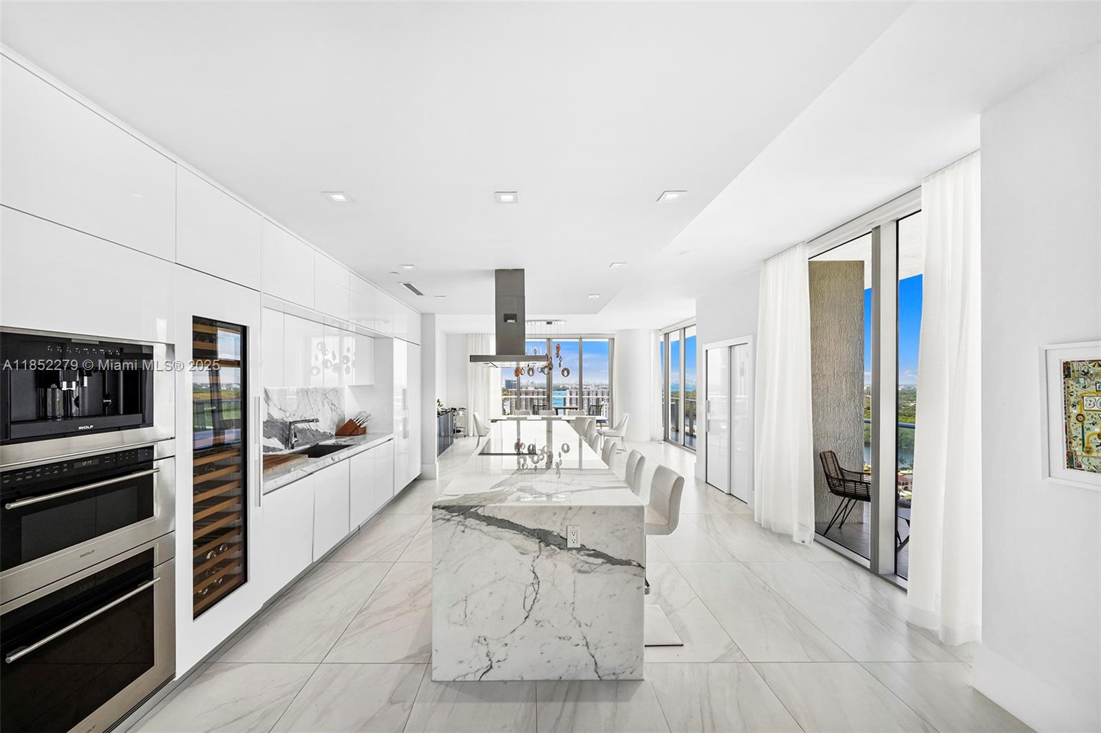 See details 5-PH01 4 / 5 3895 sq. ft. $ 2025-08-04 0 Photo