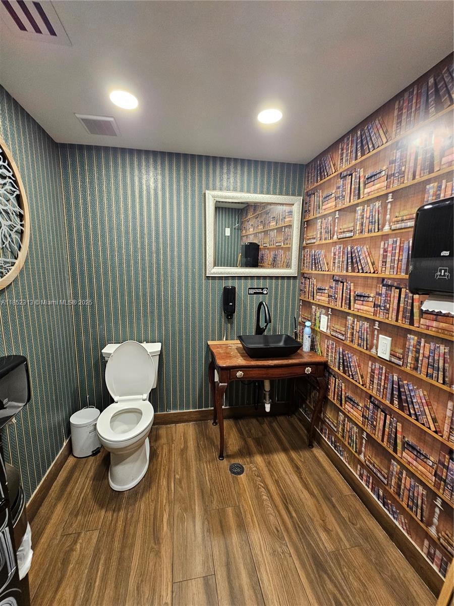 See details / sq. ft. $ 2025-09-09 0 Photo