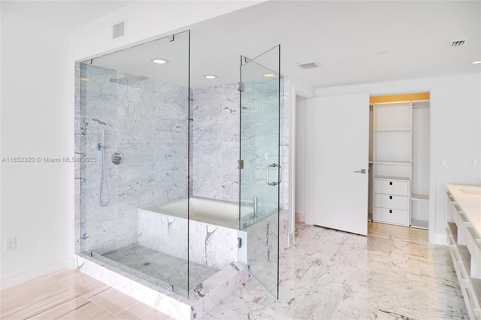 See details 3605 2 / 2 1088 sq. ft. $ 2025-08-04 0 Photo