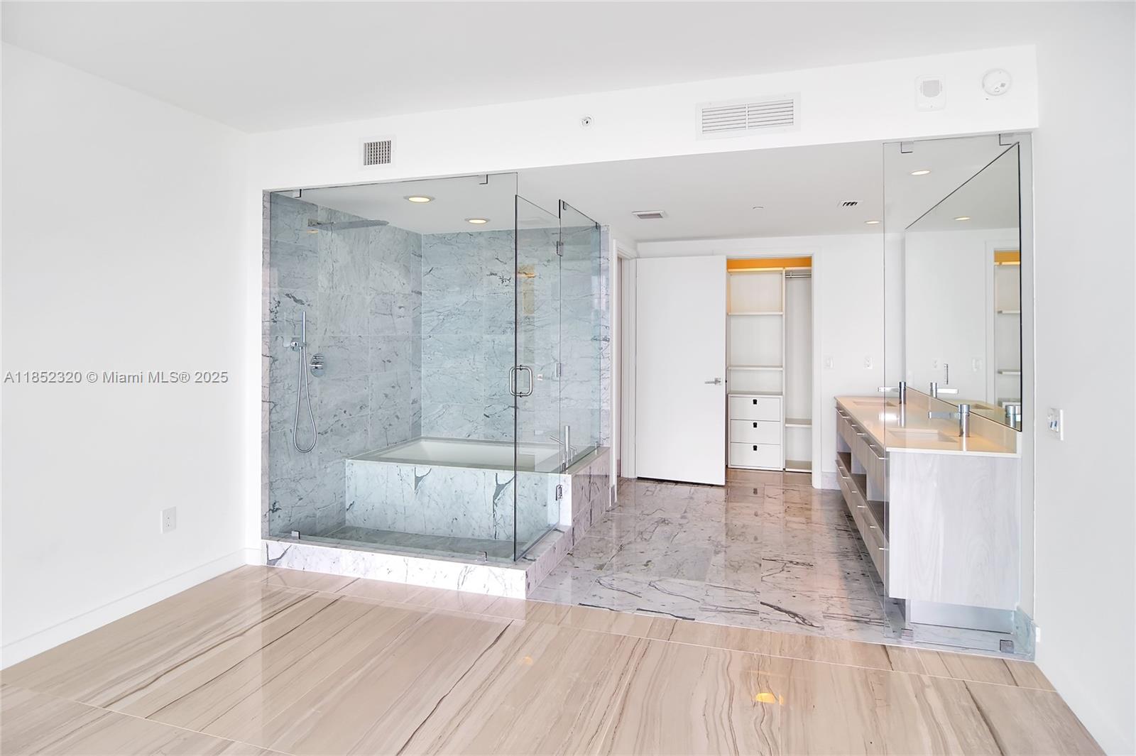 See details 3605 2 / 2 1088 sq. ft. $ 2025-08-04 0 Photo