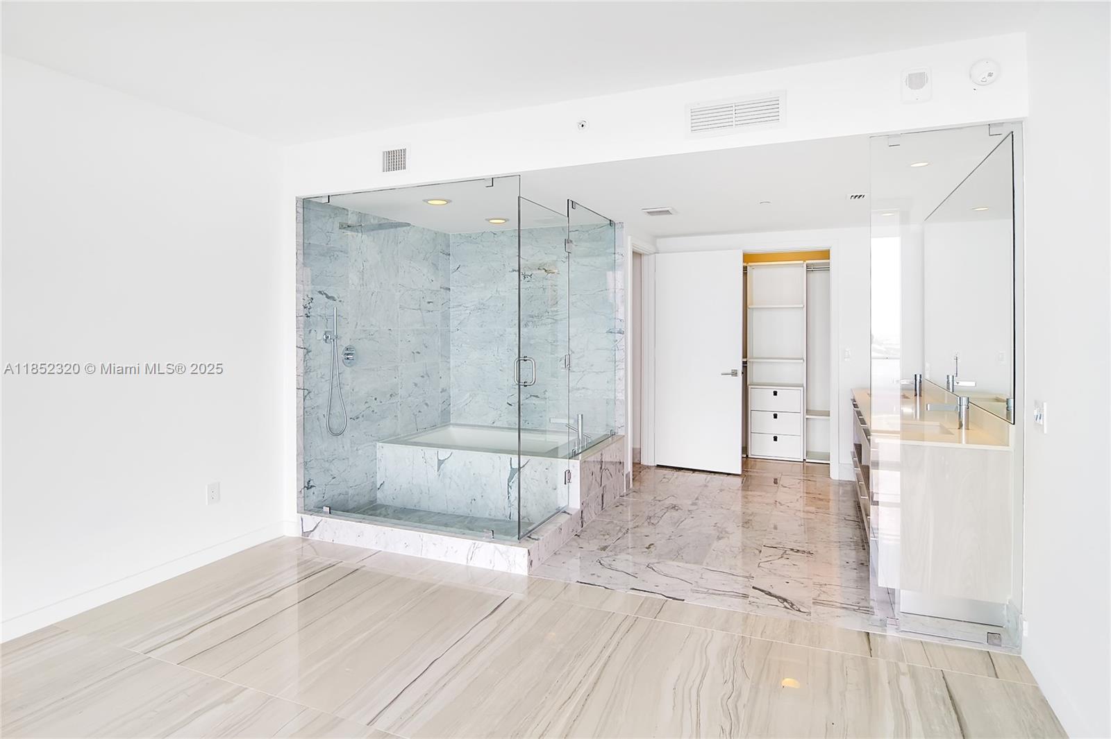 See details 3605 2 / 2 1088 sq. ft. $ 2025-08-04 0 Photo
