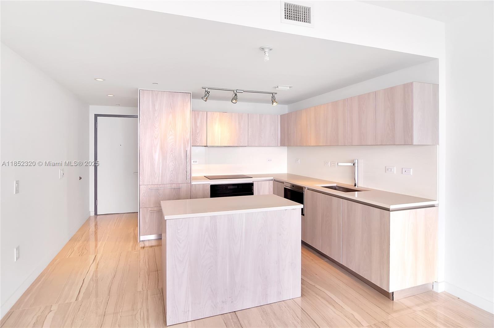 See details 3605 2 / 2 1088 sq. ft. $ 2025-08-04 0 Photo