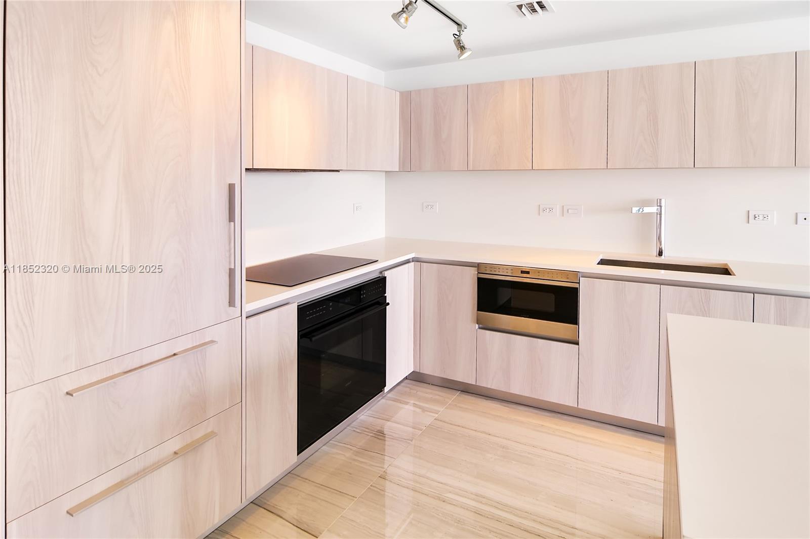See details 3605 2 / 2 1088 sq. ft. $ 2025-08-04 0 Photo