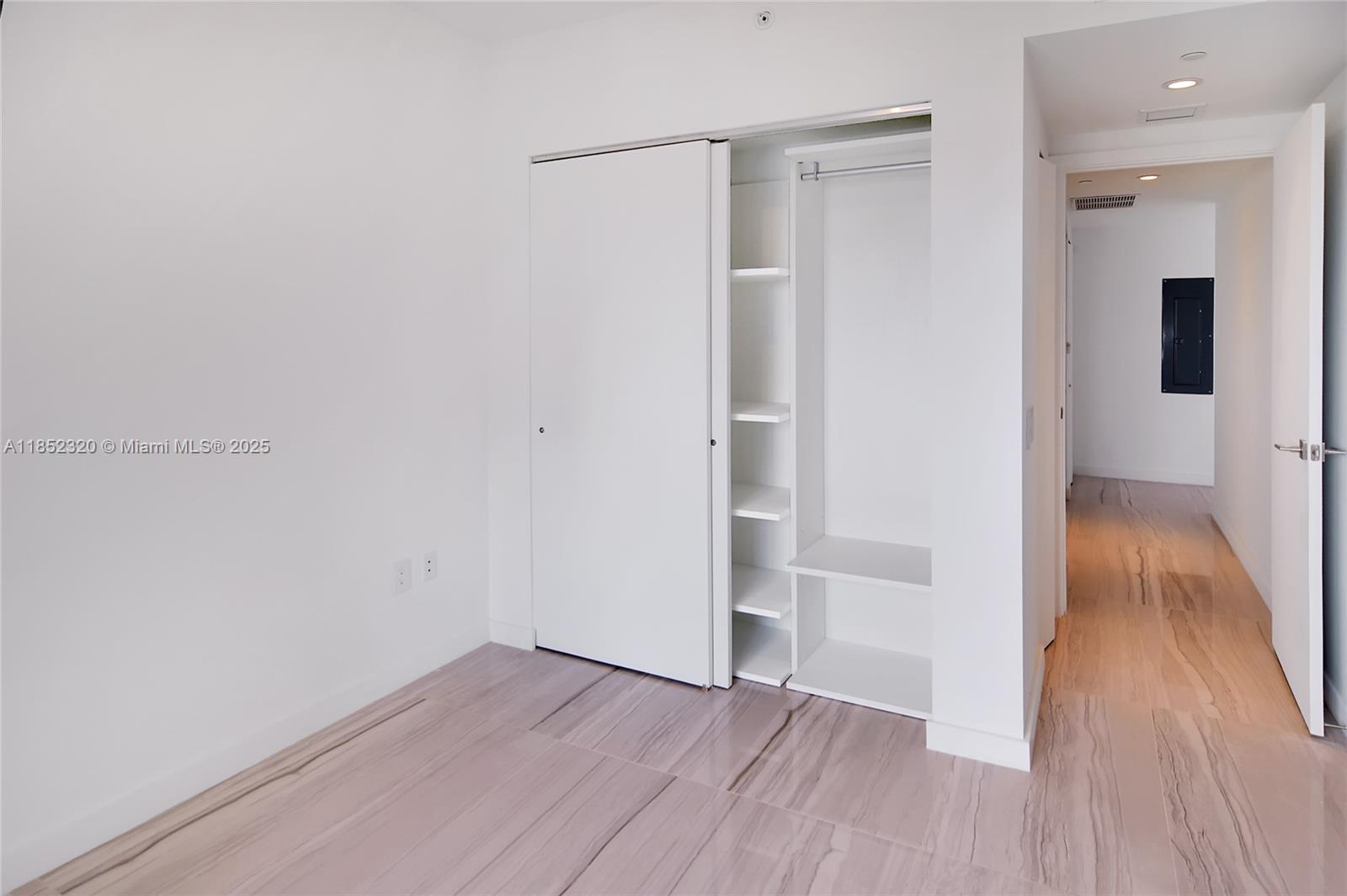 See details 3605 2 / 2 1088 sq. ft. $ 2025-08-04 0 Photo