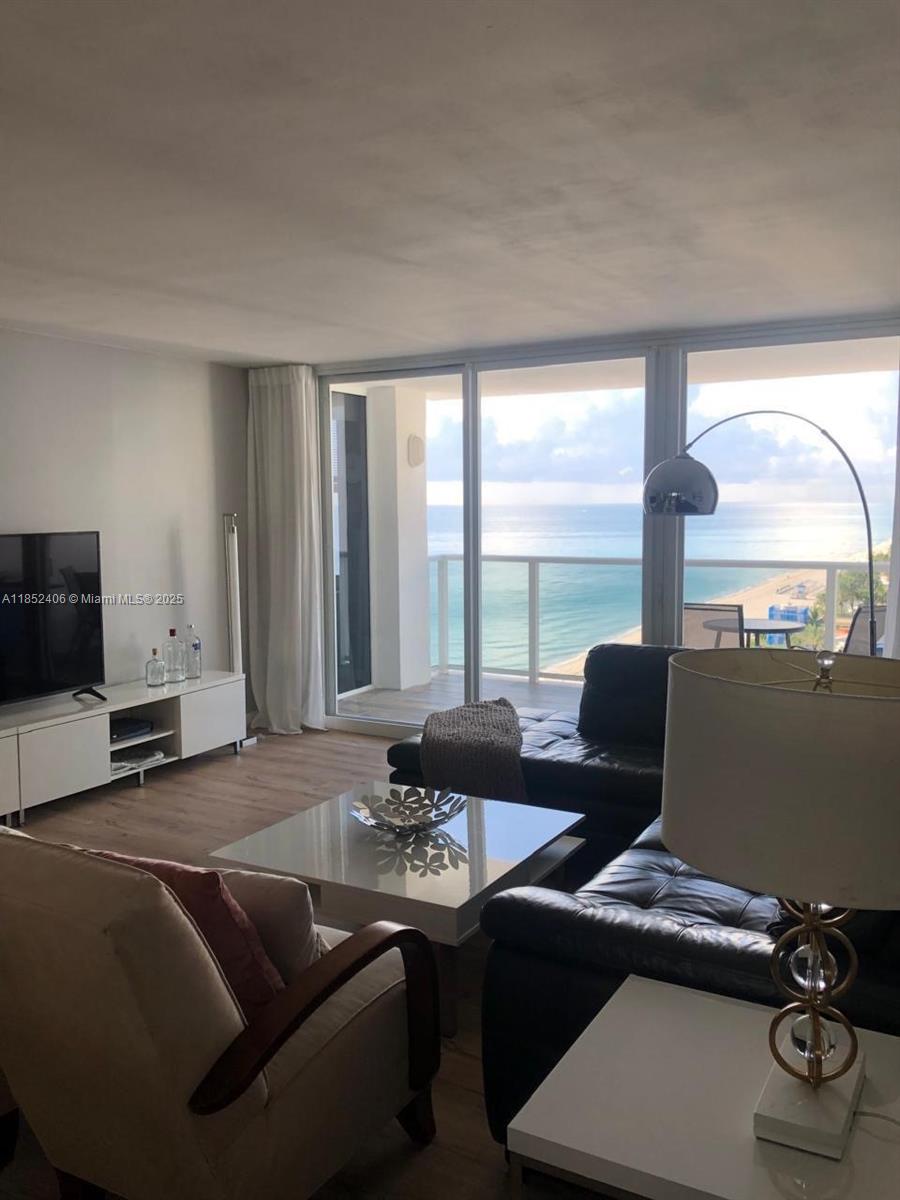 Photo of 2751 Ocean Dr  #1406-S, Hollywood, Florida, 33019 - 