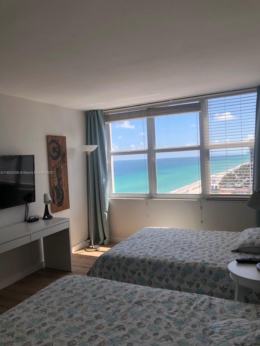 Photo of 2751 Ocean Dr  #1406-S, Hollywood, Florida, 33019 - 