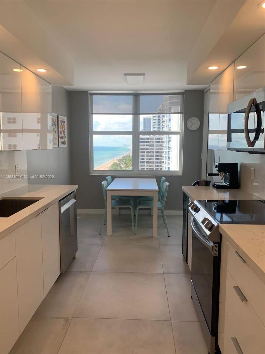 Photo of 2751 Ocean Dr  #1406-S, Hollywood, Florida, 33019 - 