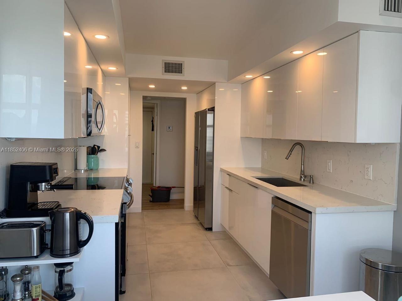 Photo of 2751 Ocean Dr  #1406-S, Hollywood, Florida, 33019 - 