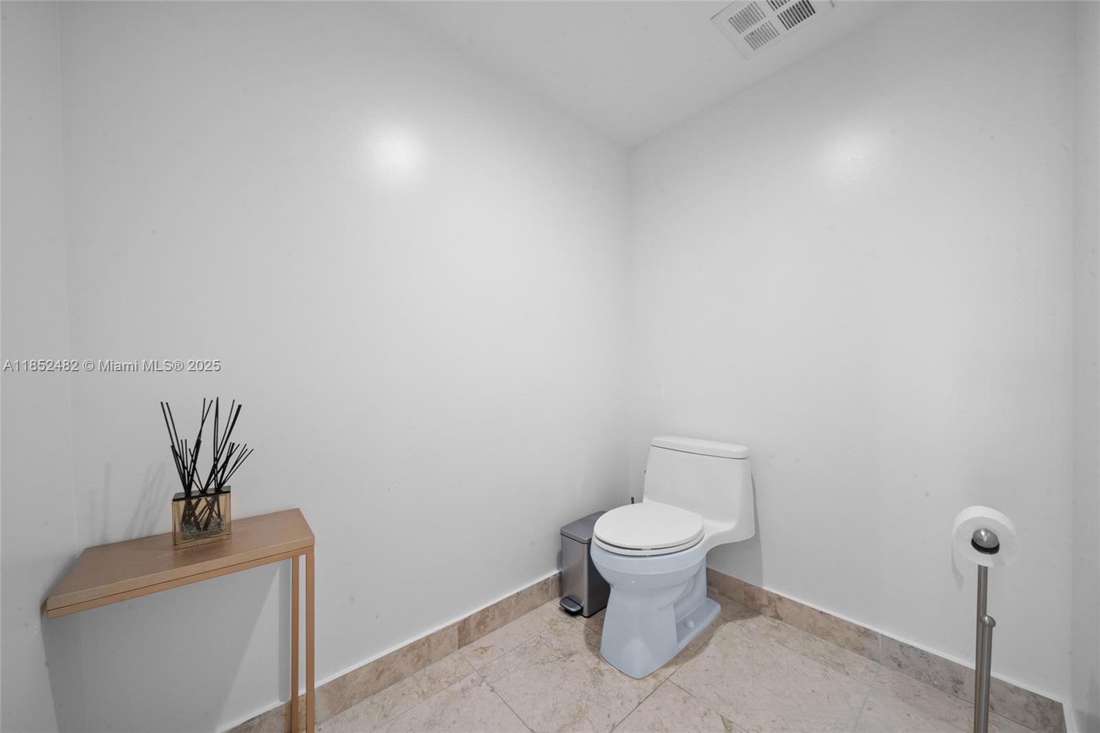 Photo of 20201 Country Club Dr  #1404, Aventura, Florida, 33180 - 