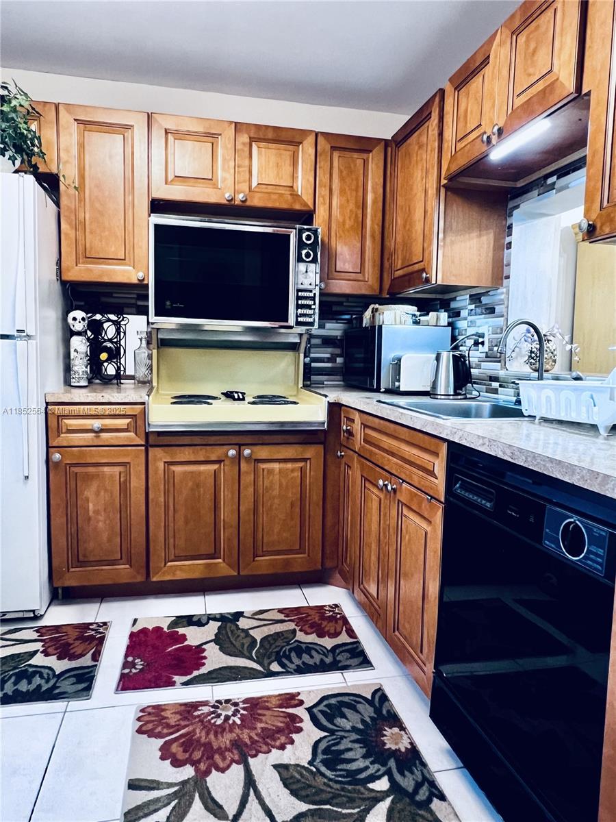 Photo of 320 12th Ave  #304, Hallandale Beach, Florida, 33009 - 