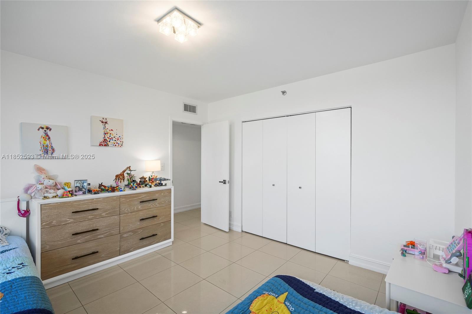 See details 504 3 / 3 1880 sq. ft. $ 2025-08-04 0 Photo