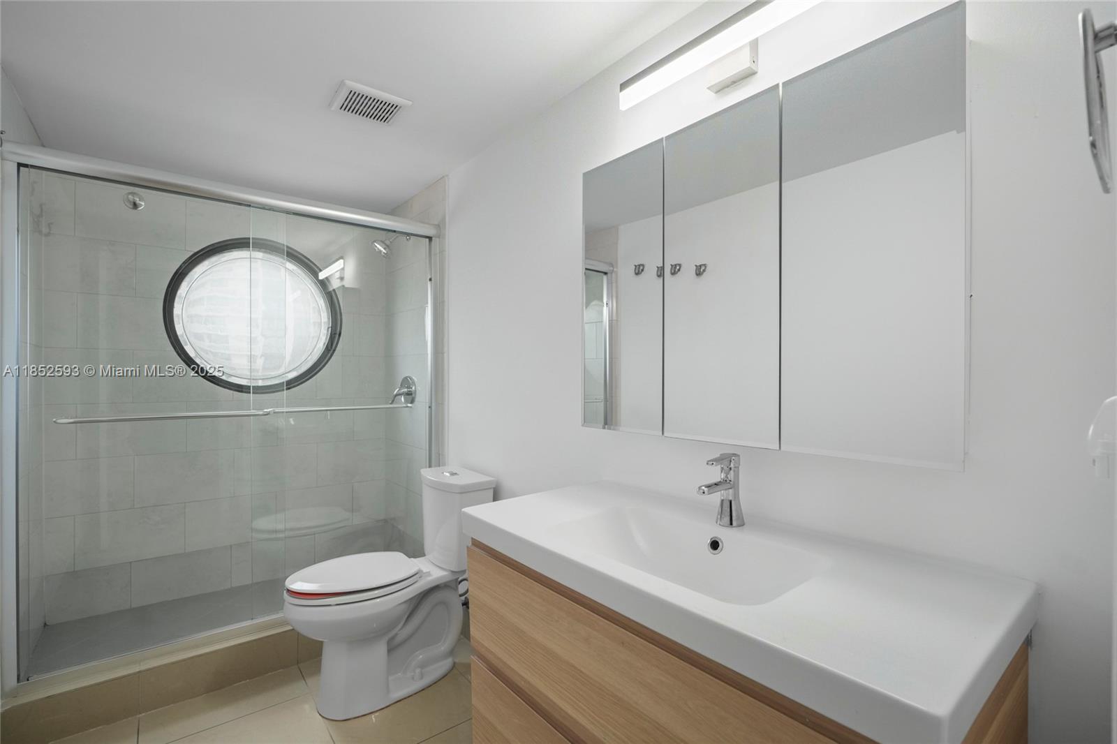 See details 504 3 / 3 1880 sq. ft. $ 2025-08-04 0 Photo