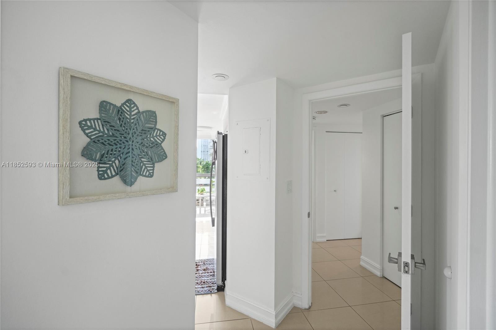 See details 504 3 / 3 1880 sq. ft. $ 2025-08-04 0 Photo