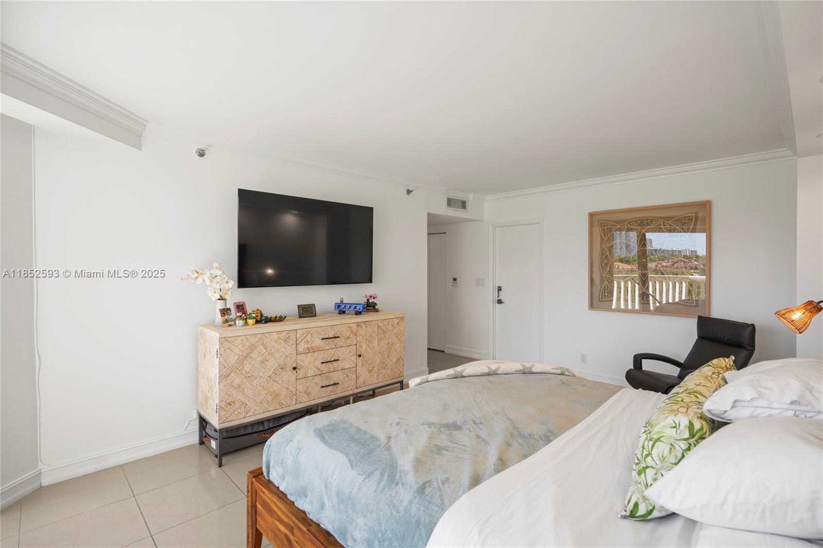 See details 504 3 / 3 1880 sq. ft. $ 2025-08-04 0 Photo