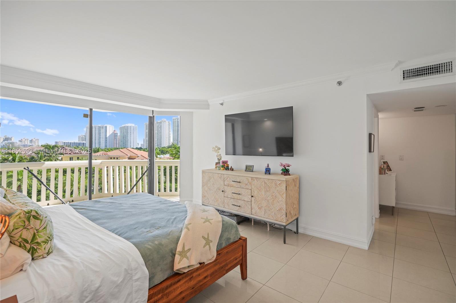 See details 504 3 / 3 1880 sq. ft. $ 2025-08-04 0 Photo