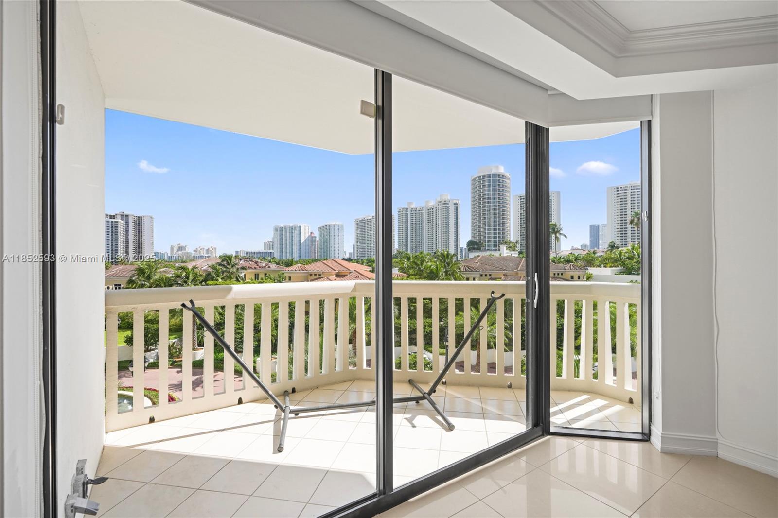 See details 504 3 / 3 1880 sq. ft. $ 2025-08-04 0 Photo