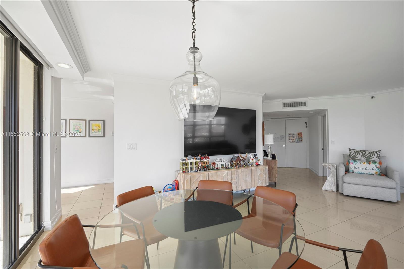 See details 504 3 / 3 1880 sq. ft. $ 2025-08-04 0 Photo