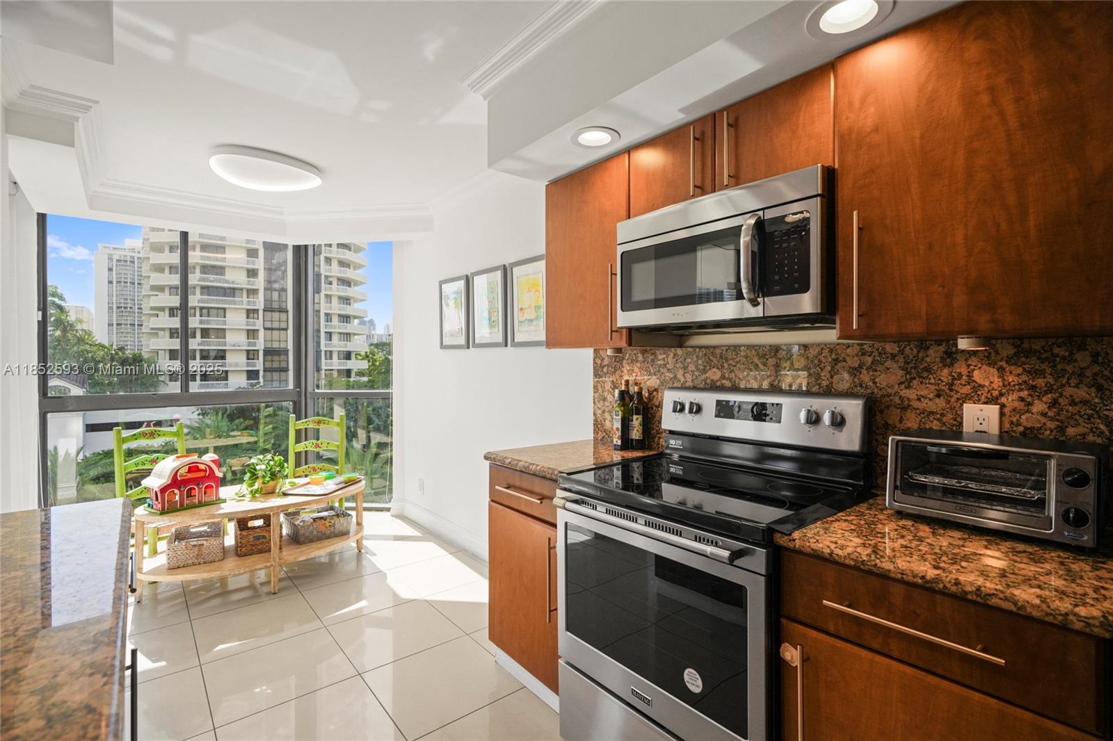 See details 504 3 / 3 1880 sq. ft. $ 2025-08-04 0 Photo