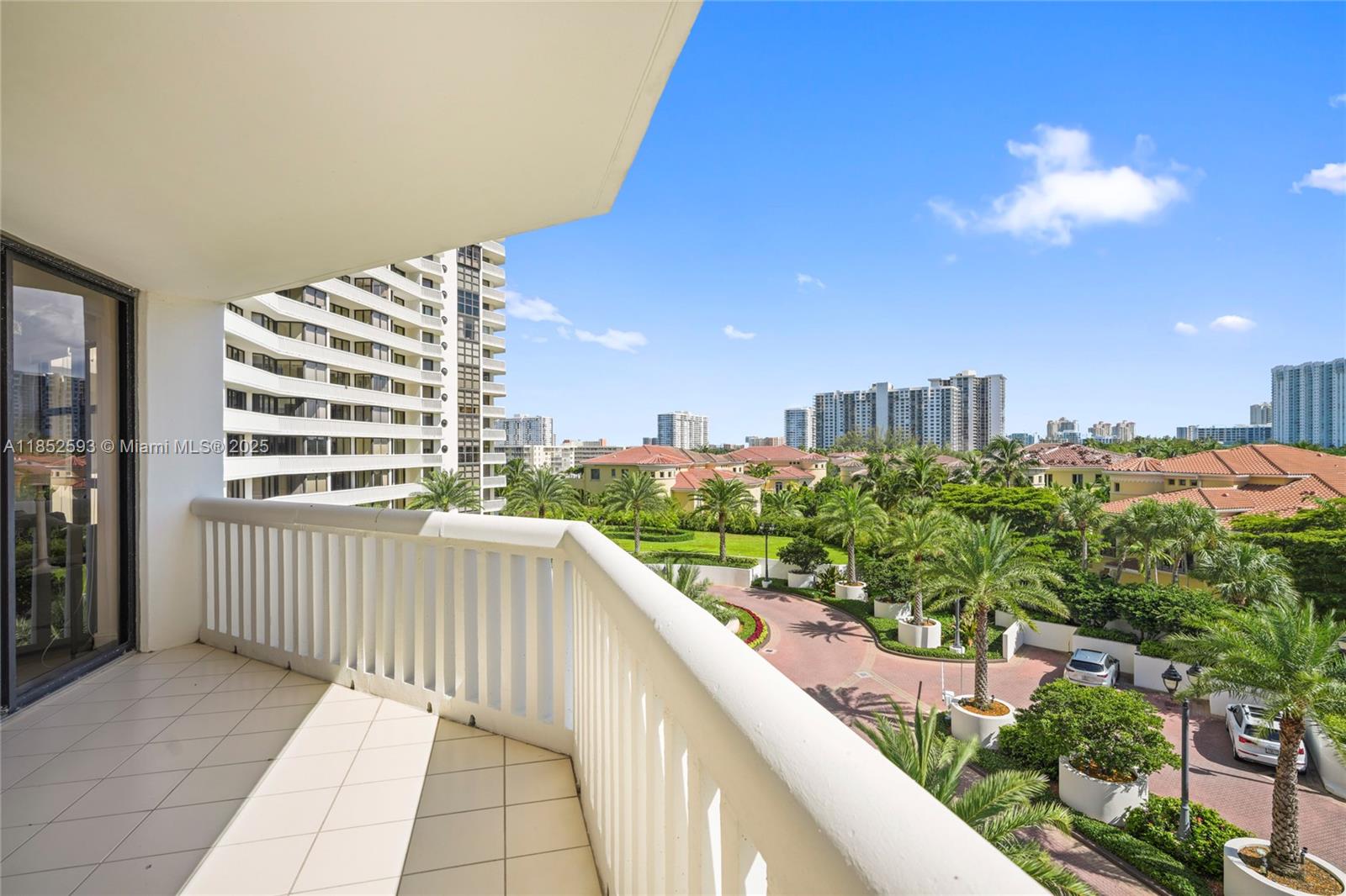 See details 504 3 / 3 1880 sq. ft. $ 2025-08-04 0 Photo