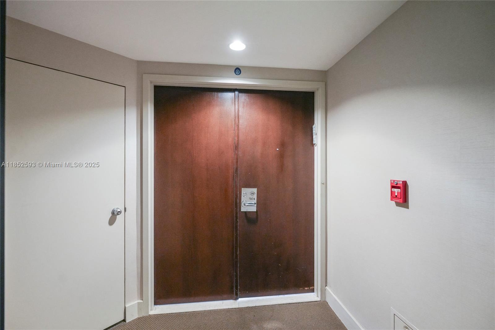See details 504 3 / 3 1880 sq. ft. $ 2025-08-04 0 Photo