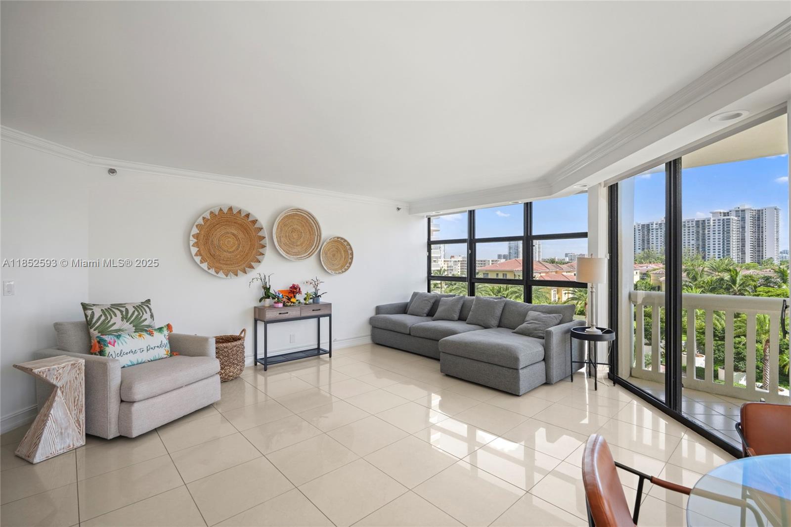 See details 504 3 / 3 1880 sq. ft. $ 2025-08-04 0 Photo