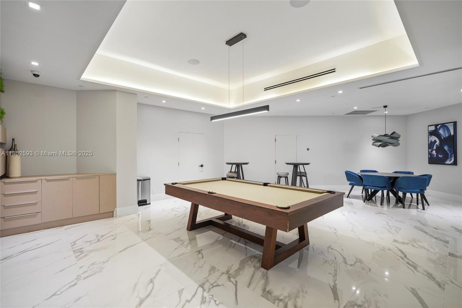See details 504 3 / 3 1880 sq. ft. $ 2025-08-04 0 Photo