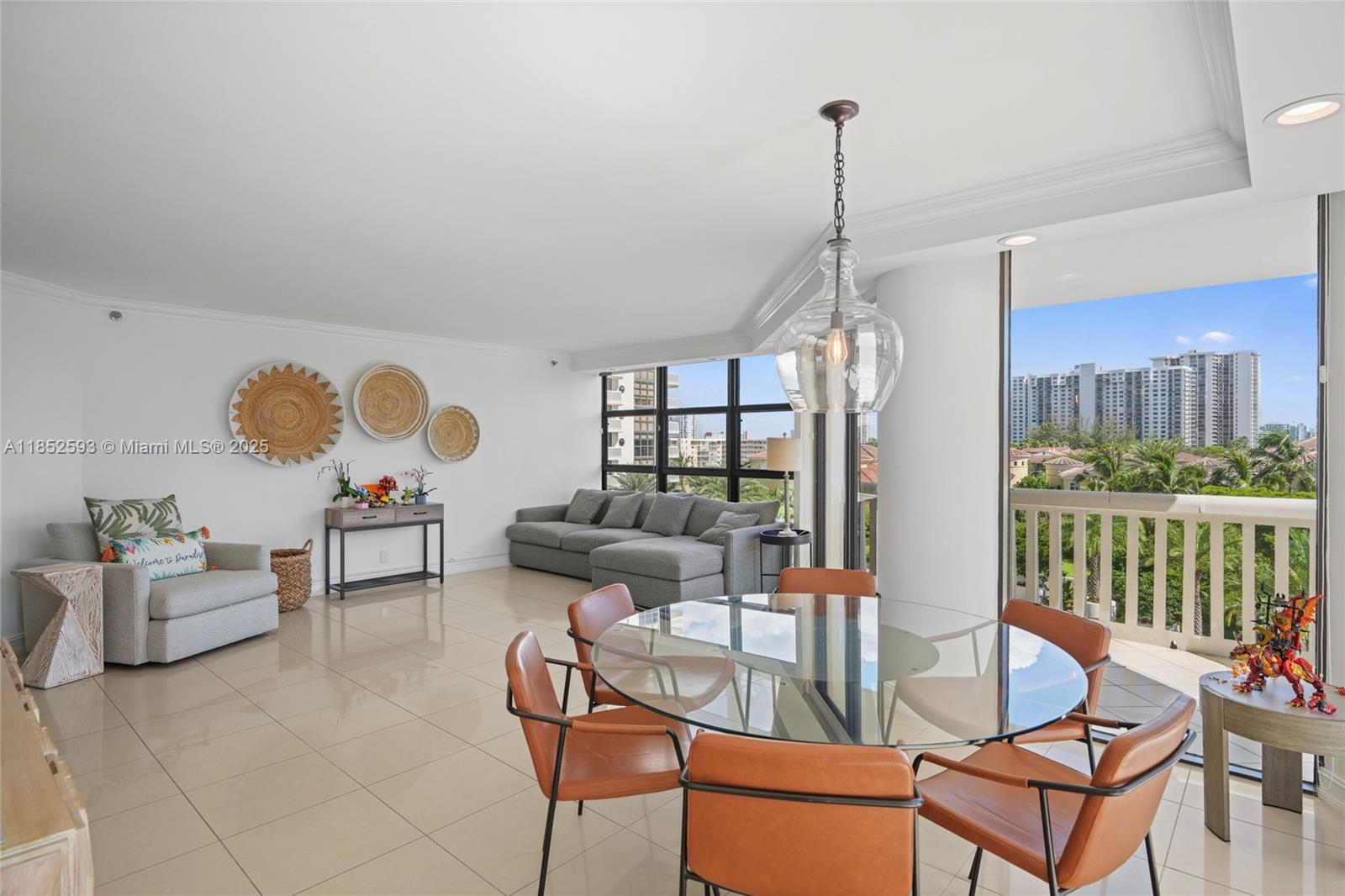 See details 504 3 / 3 1880 sq. ft. $ 2025-08-04 0 Photo