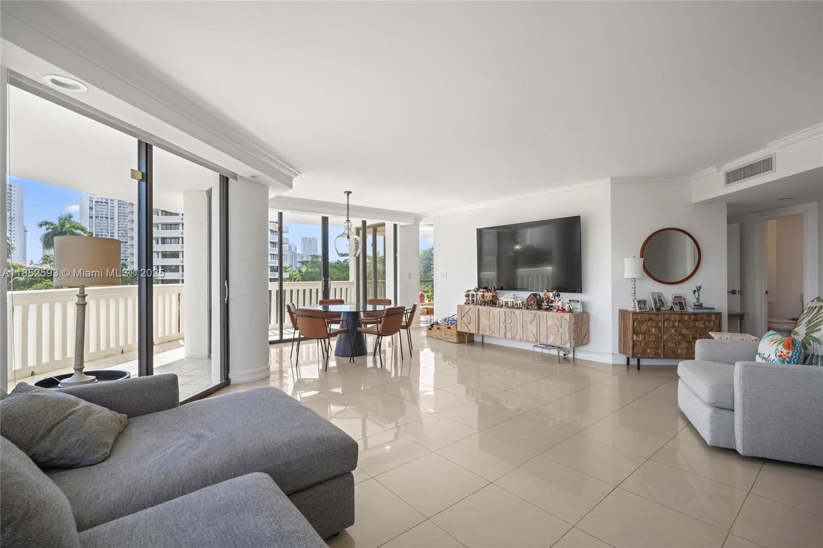 See details 504 3 / 3 1880 sq. ft. $ 2025-08-04 0 Photo