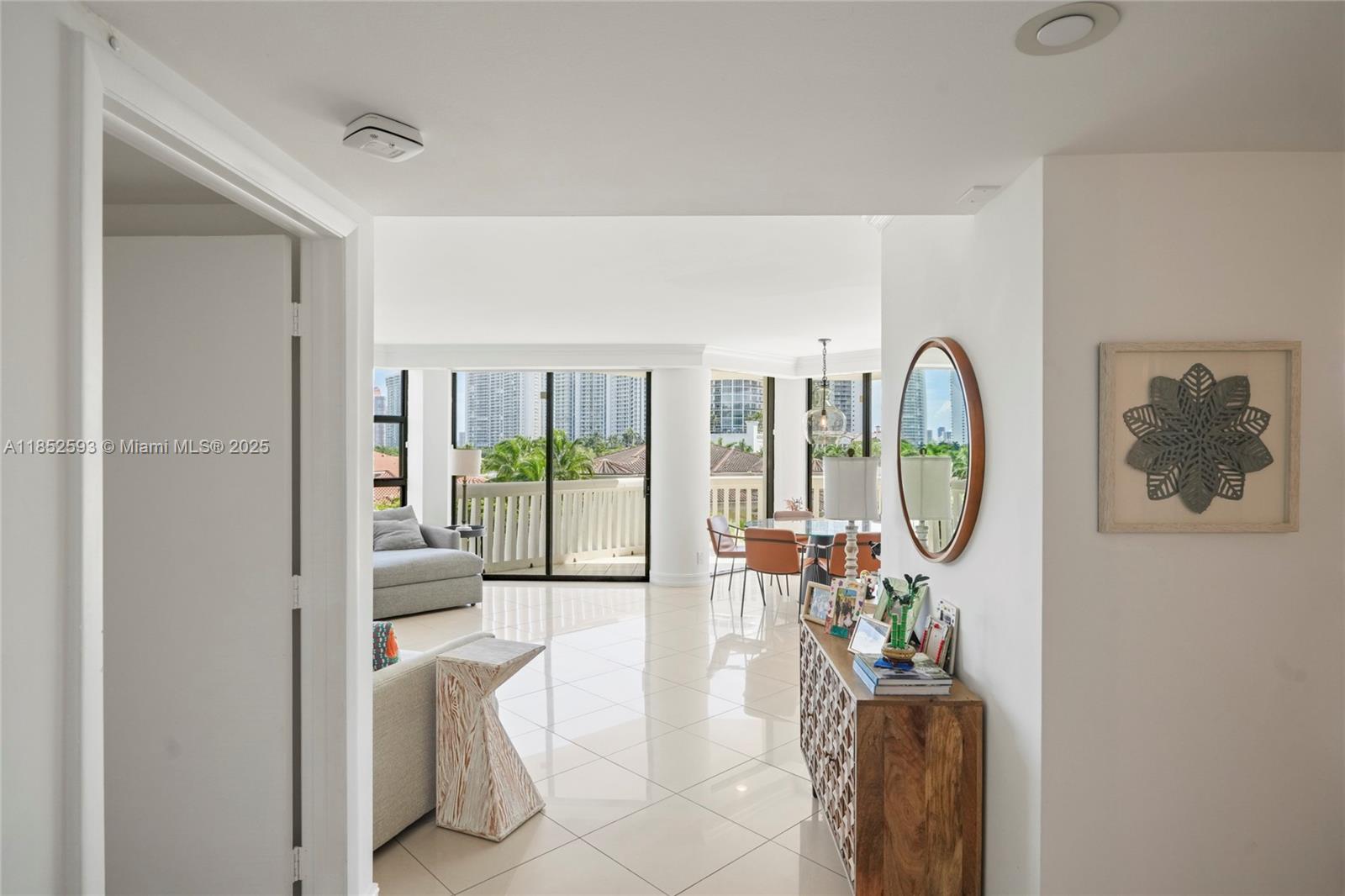 See details 504 3 / 3 1880 sq. ft. $ 2025-08-04 0 Photo