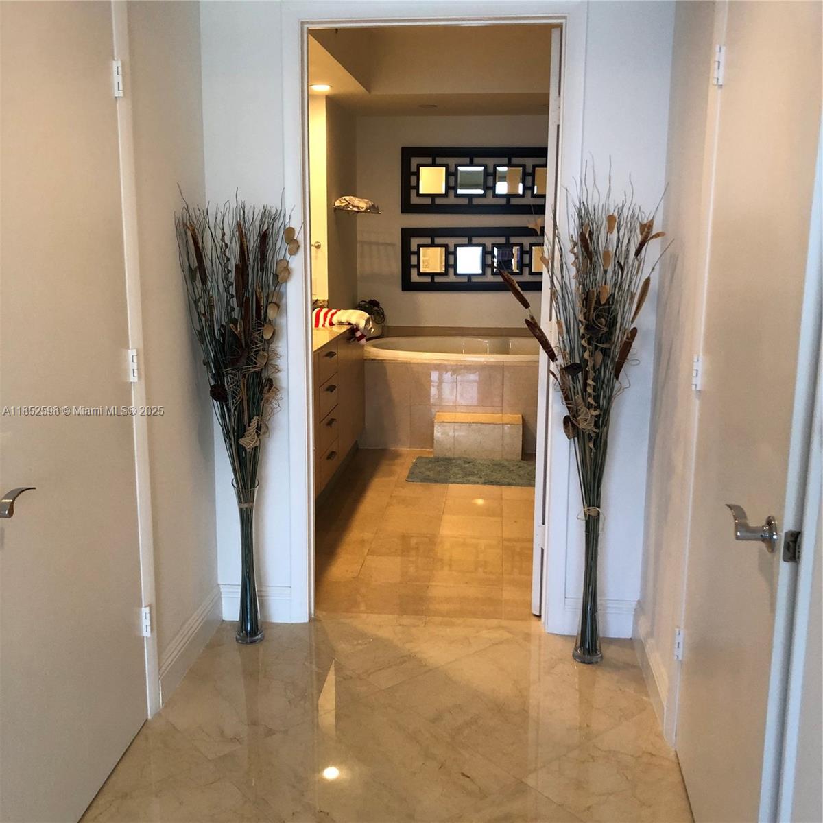 Ver detalles 4101 3 / 3 2065 sq. ft. $ 2025-08-04 0 foto