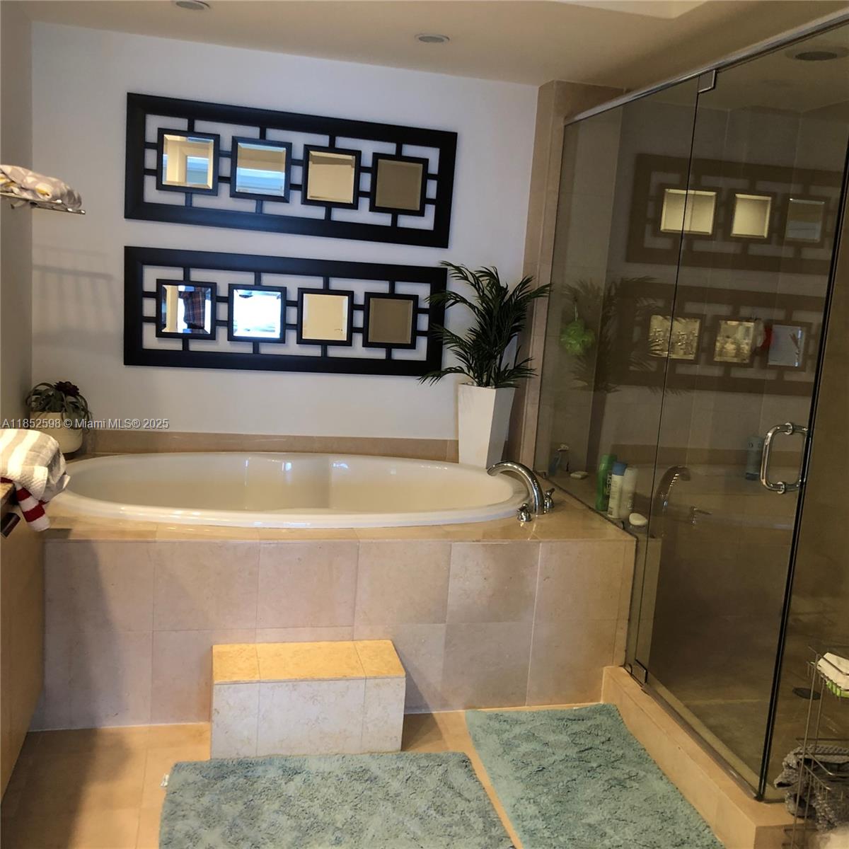 Ver detalles 4101 3 / 3 2065 sq. ft. $ 2025-08-04 0 foto