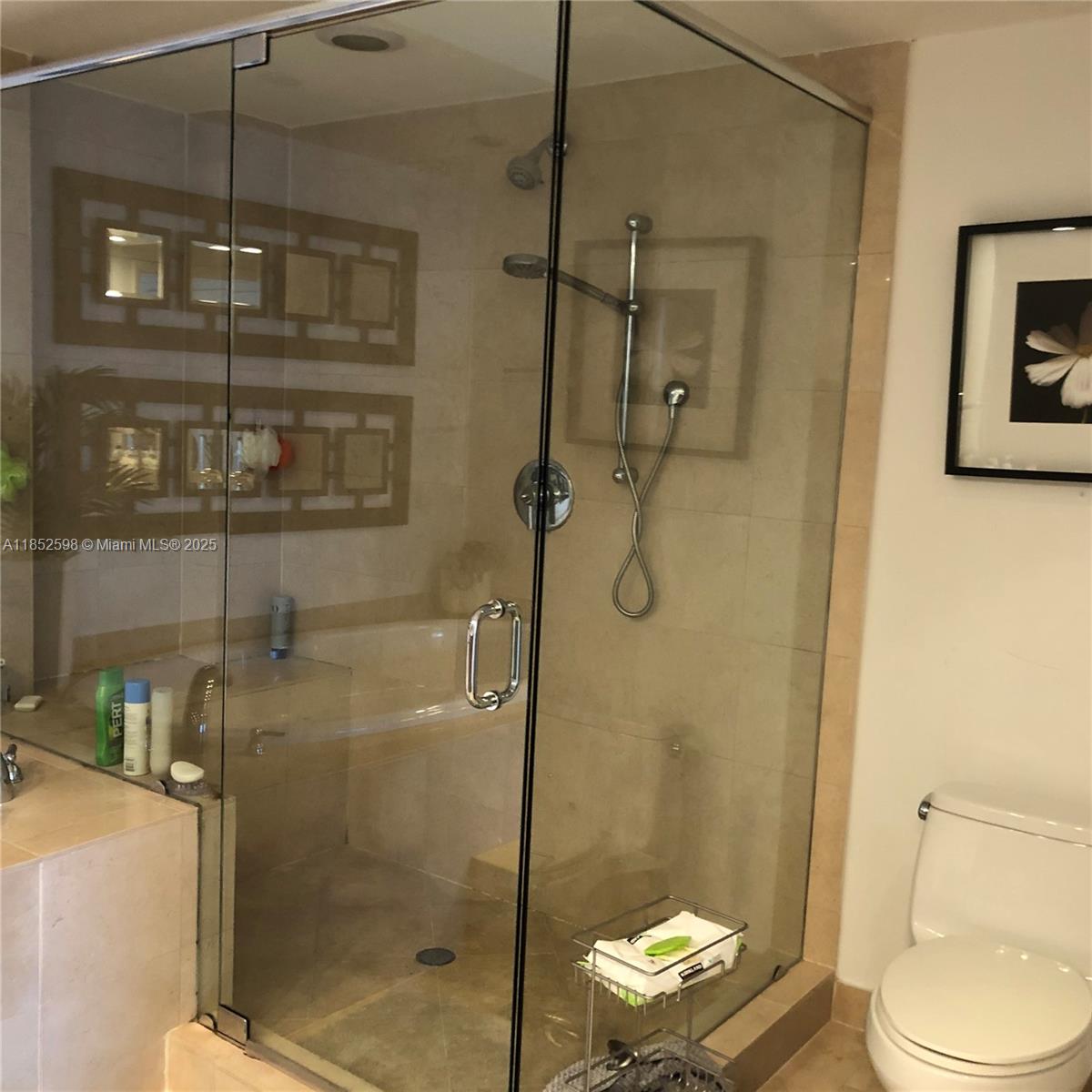 Ver detalles 4101 3 / 3 2065 sq. ft. $ 2025-08-04 0 foto