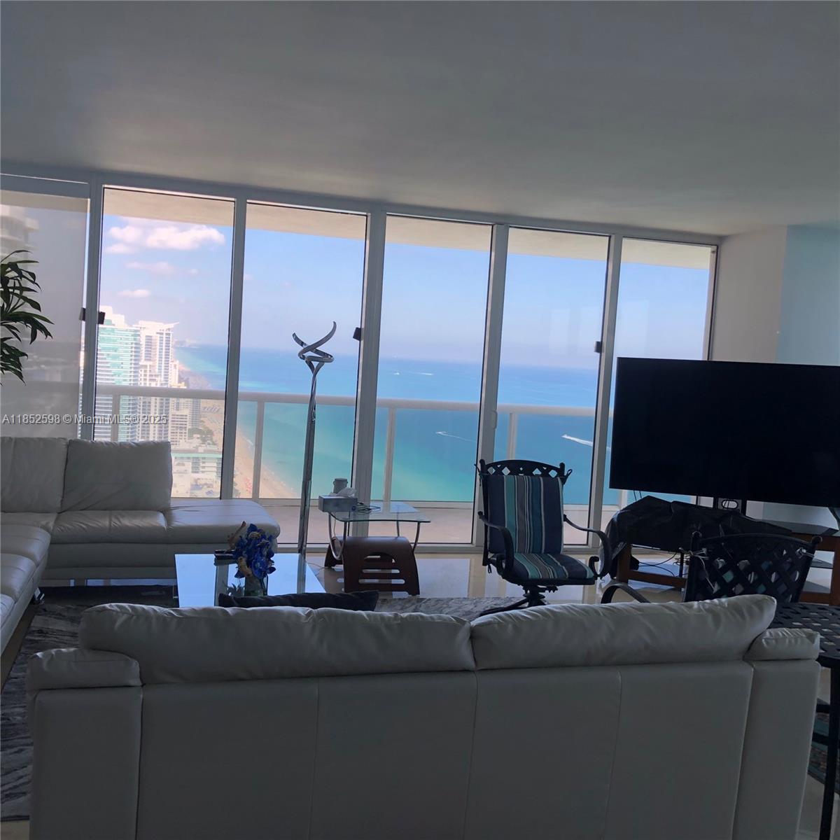 Ver detalles 4101 3 / 3 2065 sq. ft. $ 2025-08-04 0 foto