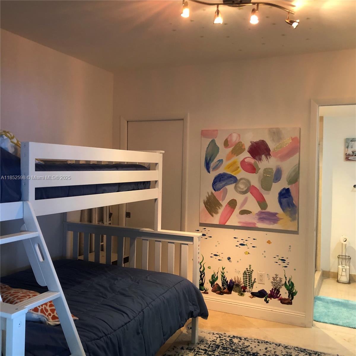 Ver detalles 4101 3 / 3 2065 sq. ft. $ 2025-08-04 0 foto