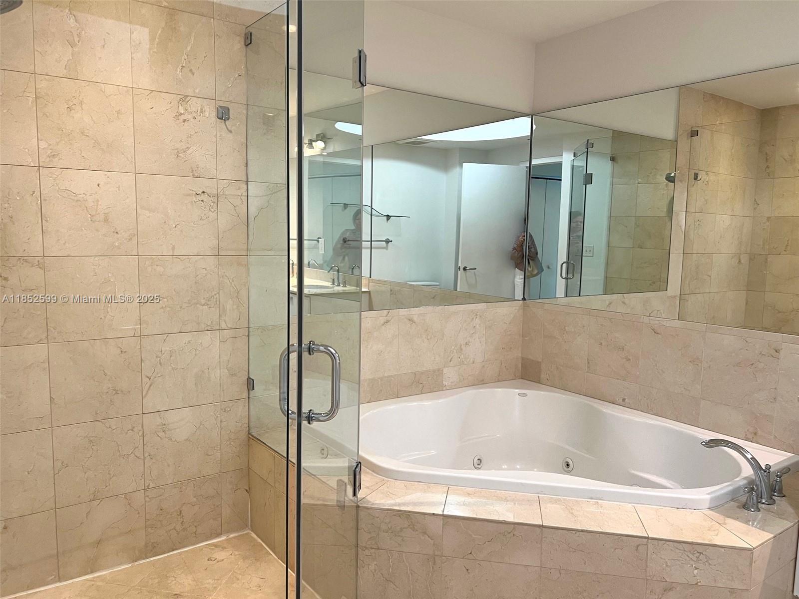 Photo of 3131 188th St  #1-606, Aventura, Florida, 33180 - 