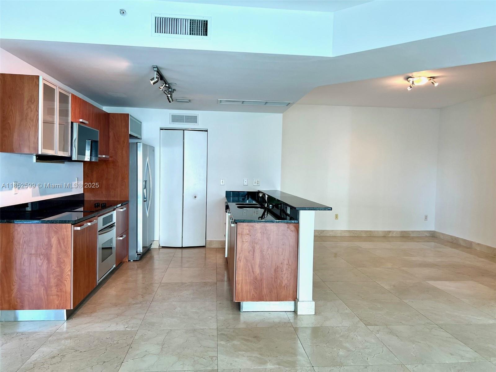 Photo of 3131 188th St  #1-606, Aventura, Florida, 33180 - 