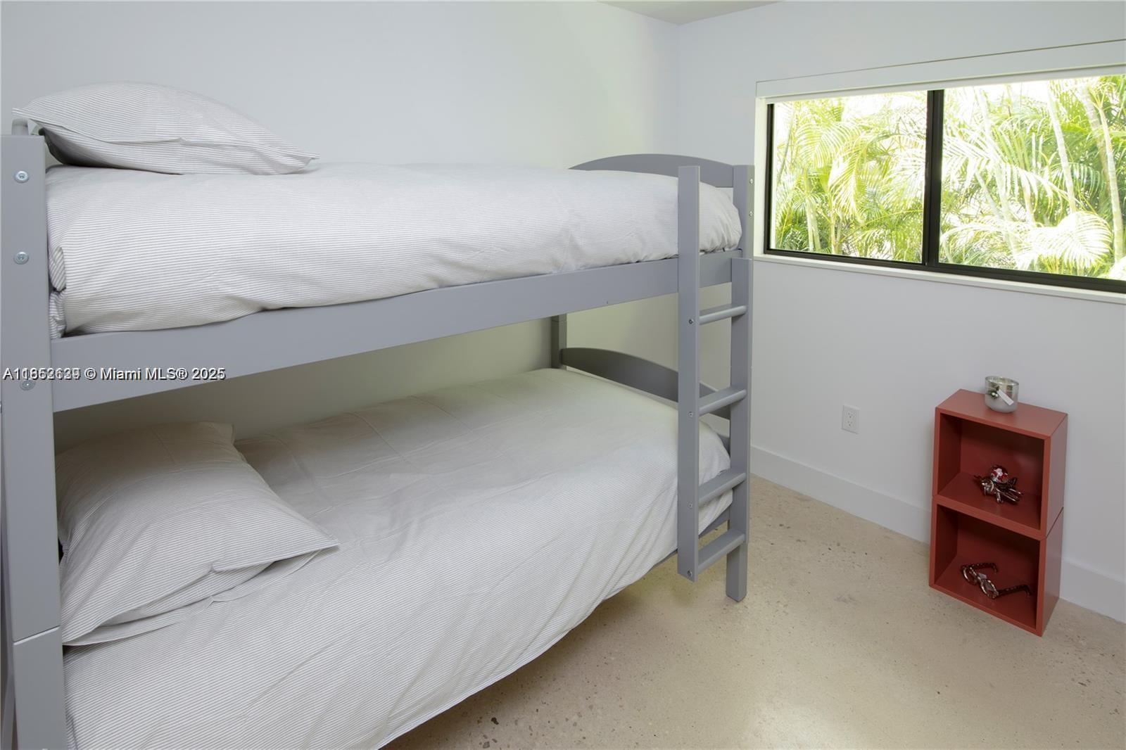 Ver detalles 77 3 / 2 1080 sq. ft. $ 2025-08-04 0 foto