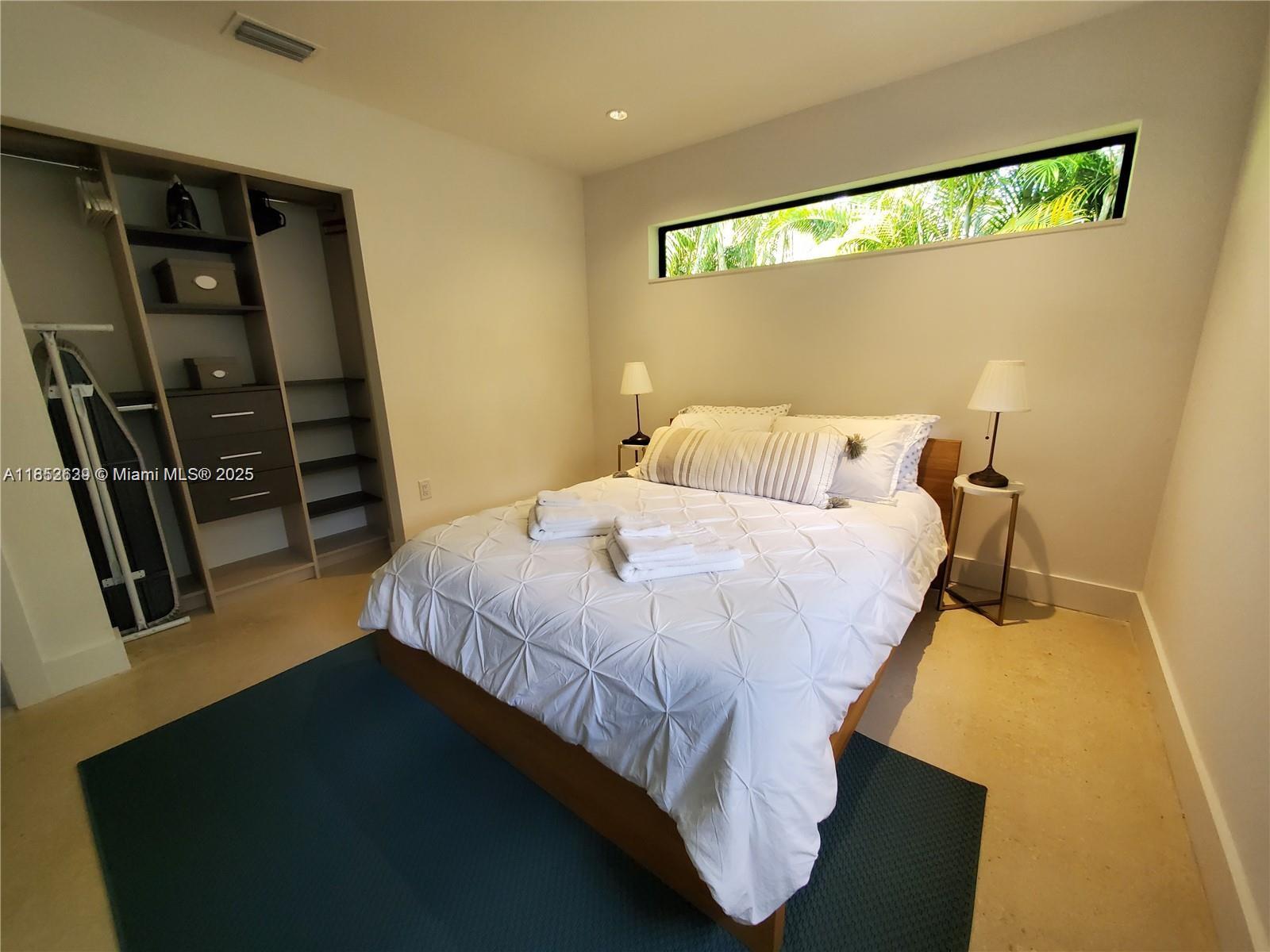 Ver detalles 77 3 / 2 1080 sq. ft. $ 2025-08-04 0 foto