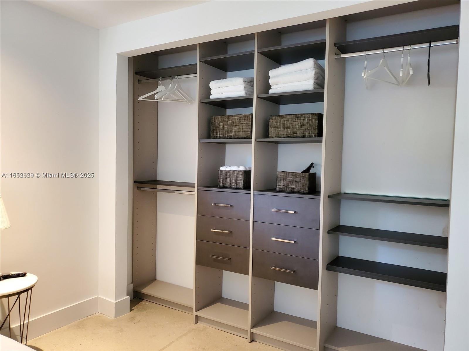 Ver detalles 77 3 / 2 1080 sq. ft. $ 2025-08-04 0 foto