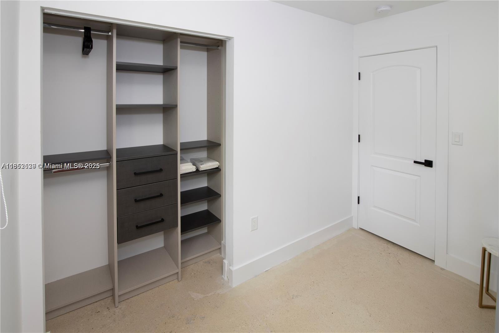 Ver detalles 77 3 / 2 1080 sq. ft. $ 2025-08-04 0 foto