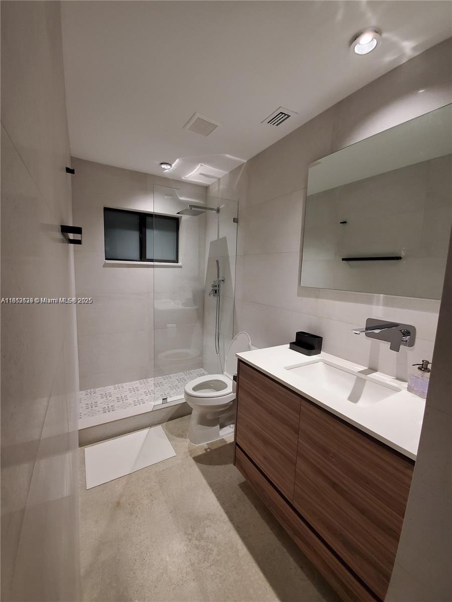 Ver detalles 77 3 / 2 1080 sq. ft. $ 2025-08-04 0 foto
