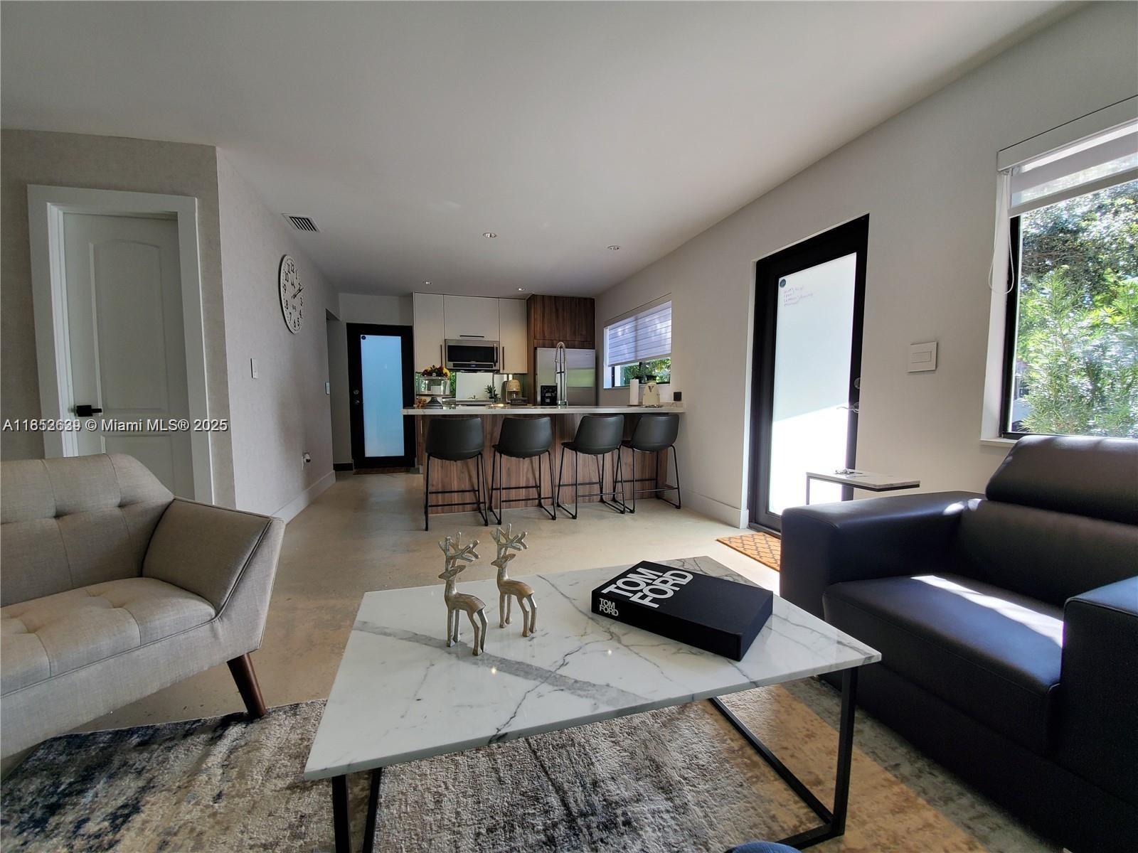 Ver detalles 77 3 / 2 1080 sq. ft. $ 2025-08-04 0 foto