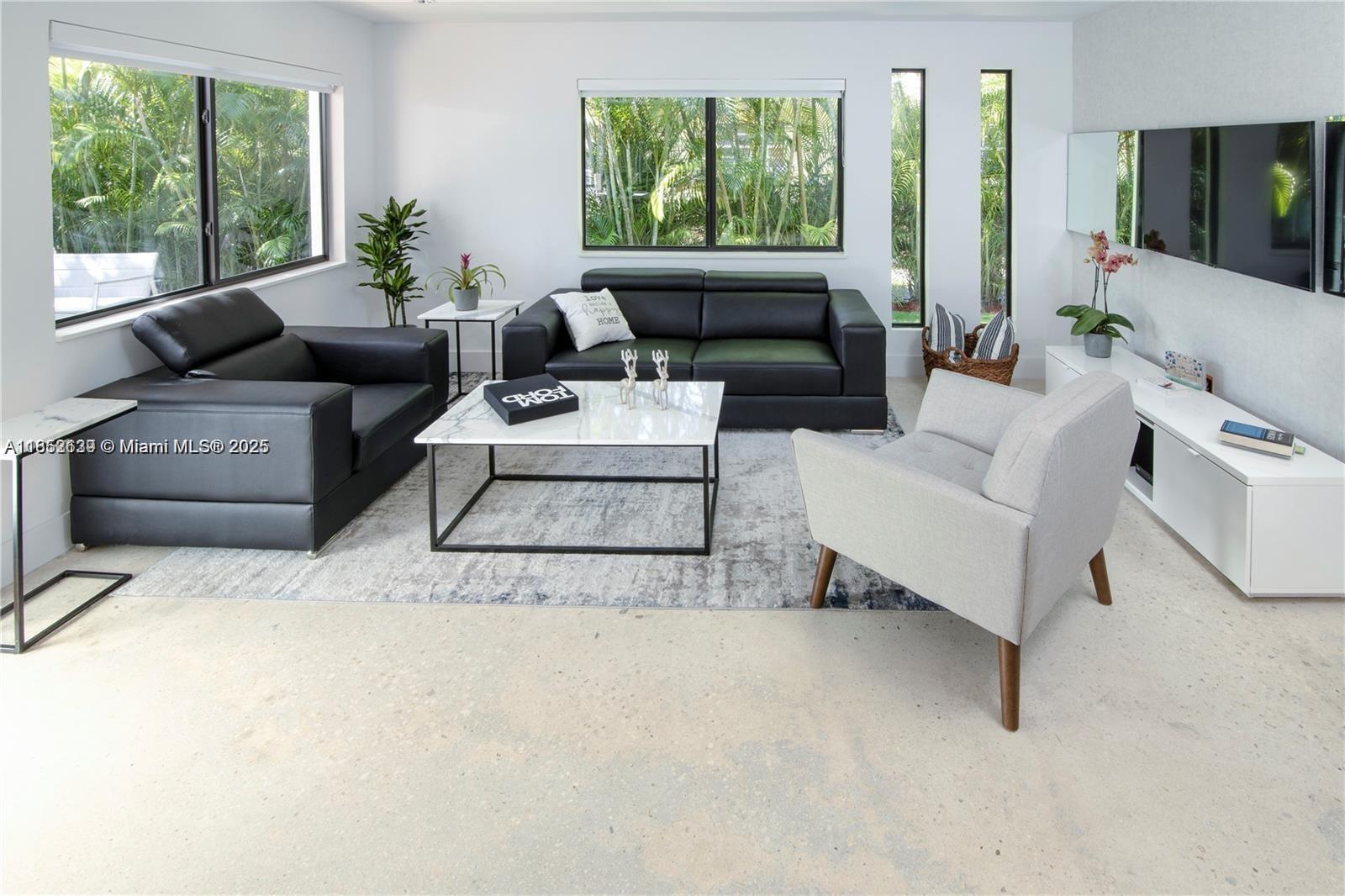 Ver detalles 77 3 / 2 1080 sq. ft. $ 2025-08-04 0 foto