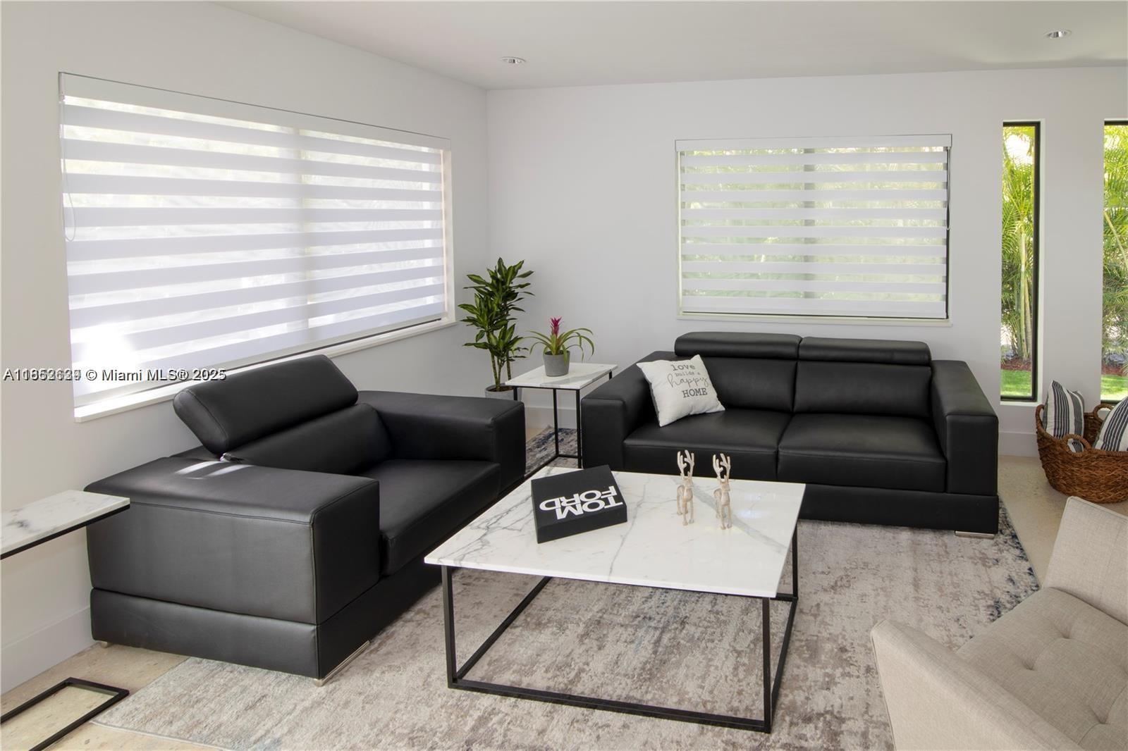 Ver detalles 77 3 / 2 1080 sq. ft. $ 2025-08-04 0 foto