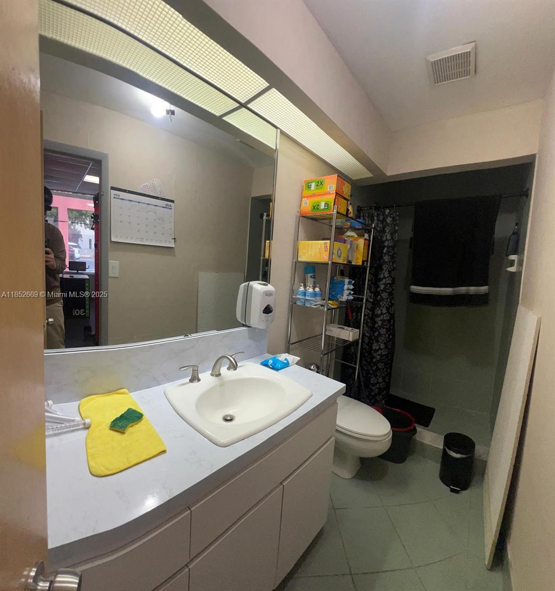   /   sq. ft. $ 2025-08-04 0 foto