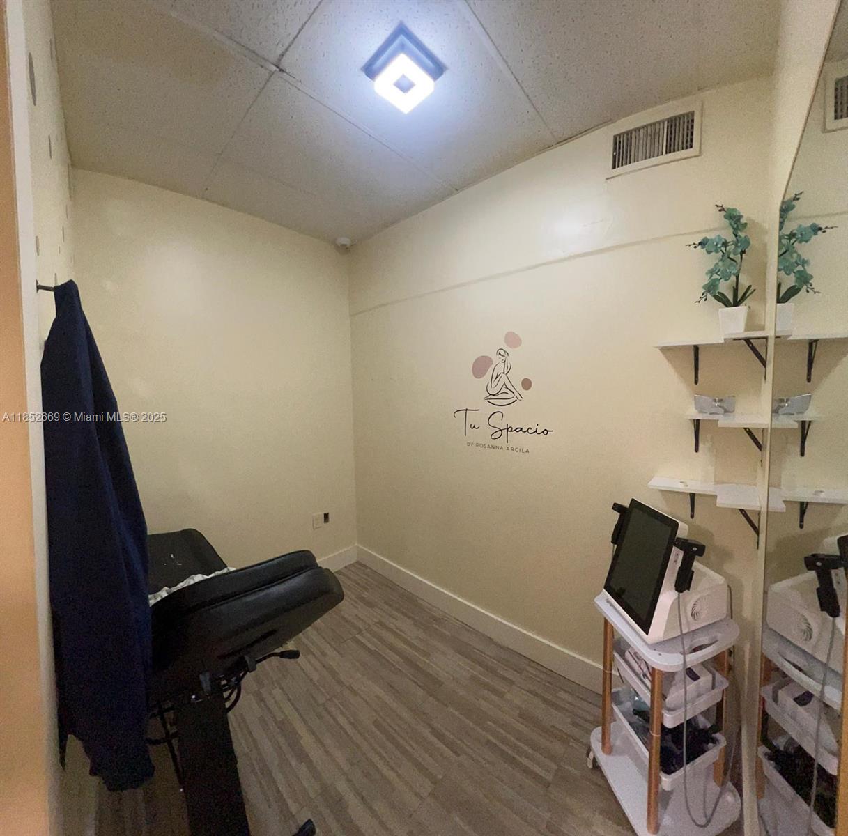   /   sq. ft. $ 2025-08-04 0 foto