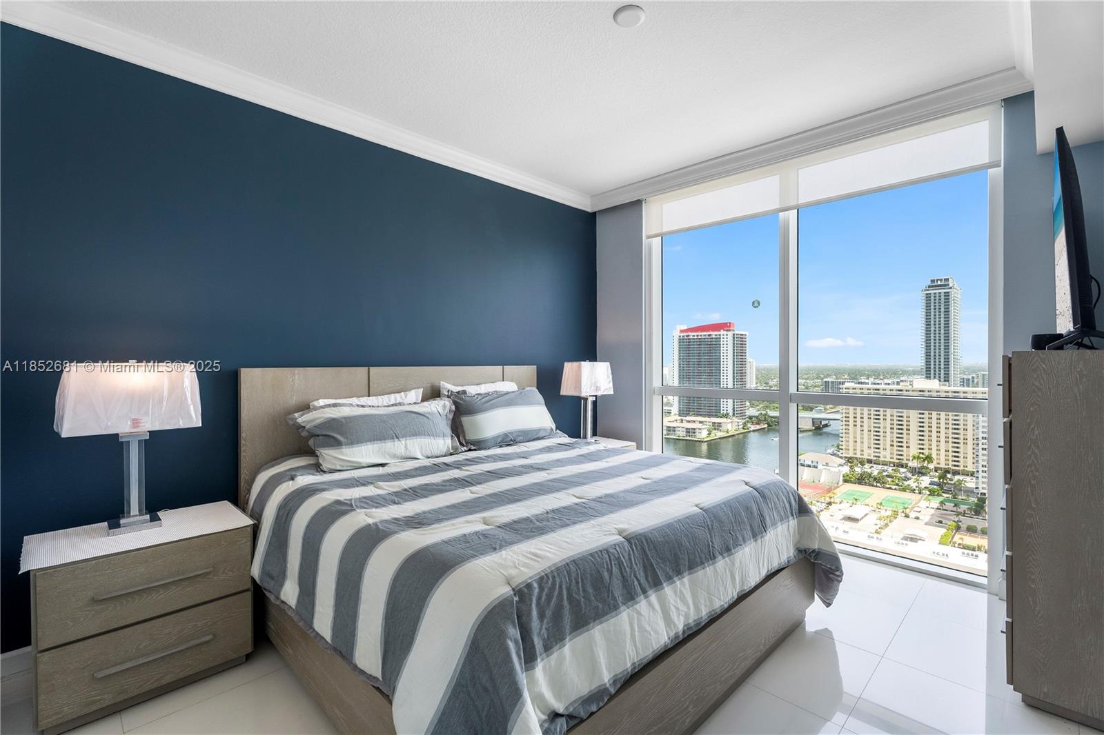 Photo of 1945 Ocean Dr  #2209, Hallandale Beach, Florida, 33009 - 