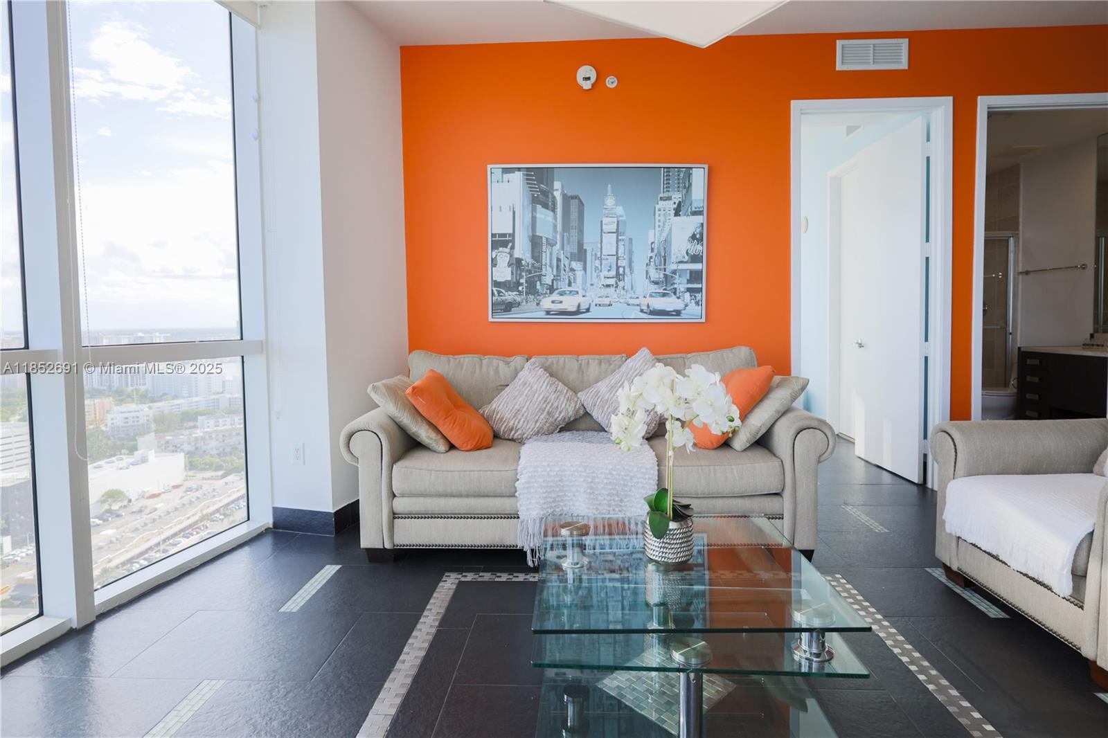 Ver detalles 3709A 2 / 2 1324 sq. ft. $ 2025-08-04 0 foto