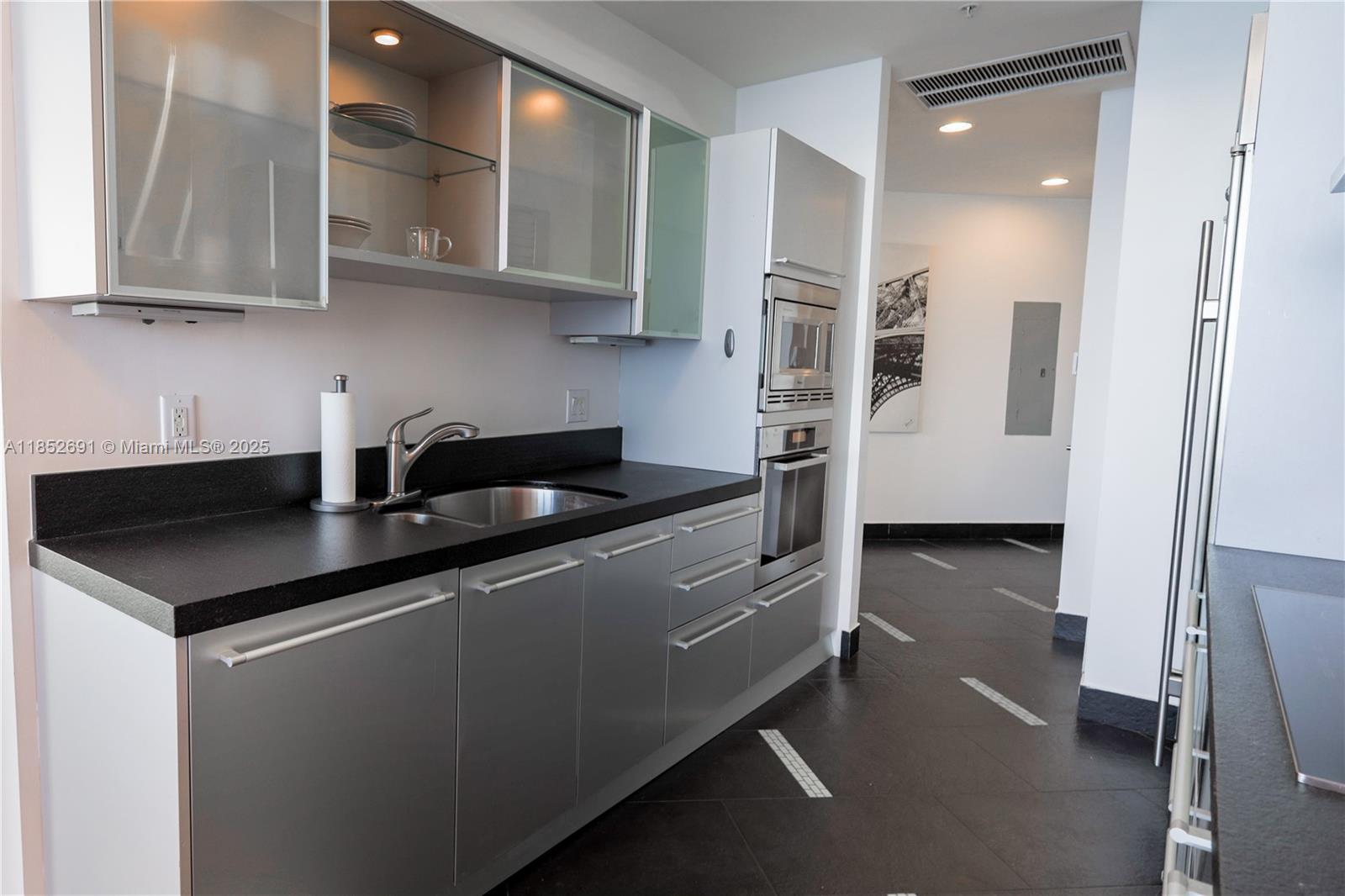 Ver detalles 3709A 2 / 2 1324 sq. ft. $ 2025-08-04 0 foto